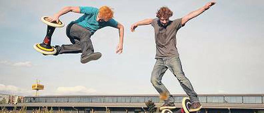 So geht’s. Hockerhüpfen.