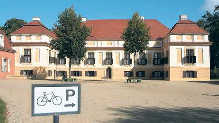 Station des Fahrradsonntags. Im Schloss wird ein Jubiläum gefeiert.