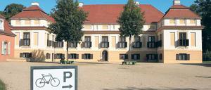 Station des Fahrradsonntags. Im Schloss wird ein Jubiläum gefeiert.