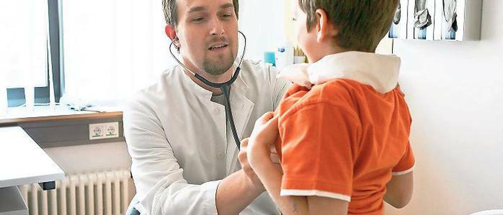 Mehr Spezialisten für Kinderheilkunde: Die beiden kommunalen Krankenhäuser der Städte Potsdam und Brandenburg an der Havel gründen eine gemeinsame Klinik für Kinder- und Jugendmedizin. Sie soll ab dem 1. Januar 2013 offiziell ihre Arbeit aufnehmen.