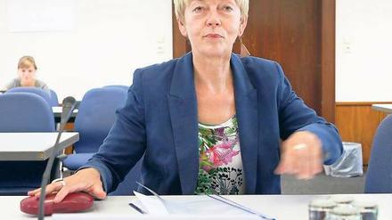 Rückkehr aus Hamburg. Potsdams Ex-Baudezernentin Elke von Kuick-Frenz, die sich jetzt Elke Maria von Kuick nennt, erschien am Dienstag zur Vernehmung vor dem Untersuchungsausschuss des Landtags zur Krampnitz-Affäre.