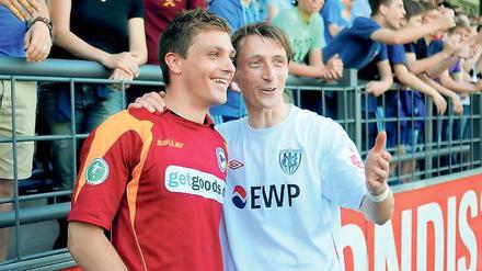 Weiter Kumpel. Tom Schütz (l.) und Matthi- as Rudolph im April dieses Jahres im Babelsberger Karl-Liebknecht-Stadion.