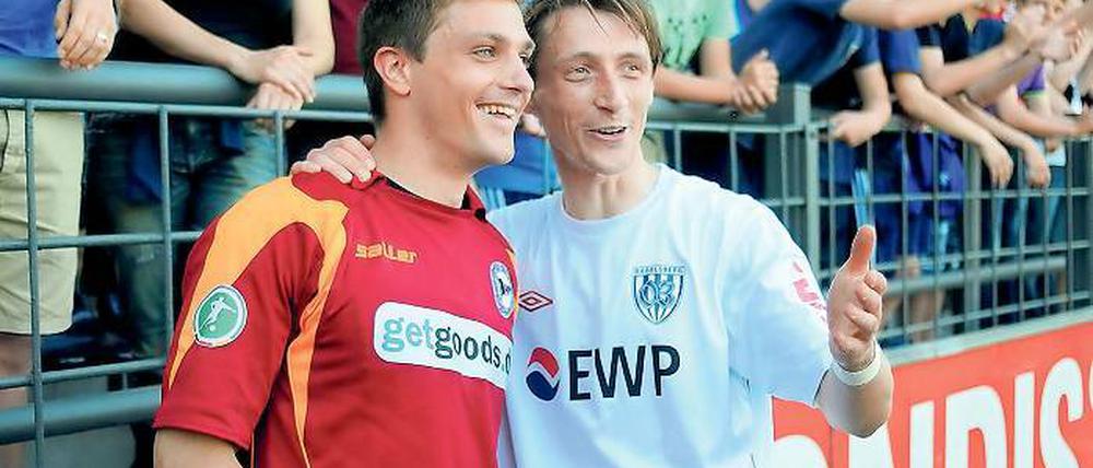 Weiter Kumpel. Tom Schütz (l.) und Matthi- as Rudolph im April dieses Jahres im Babelsberger Karl-Liebknecht-Stadion.