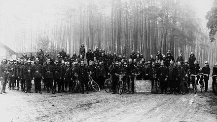 1927: Feuerwehrleute aus Ferch, Michendorf und Seddin nach einer Übung.