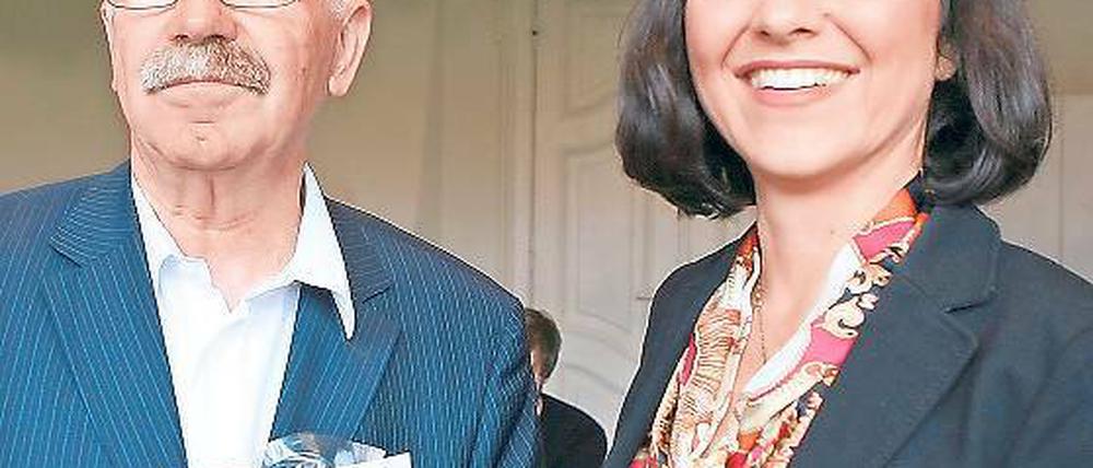 Glückskeks zum Start: Horst Heinzel und Katherina Reiche von der CDU.