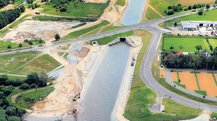 Ausgeufert. Statt 6,5 Millionen Euro wie ursprünglich geplant, hat der Sportboot-Kanal zwischen dem Senftenberger See und dem Geierswalder See 51 Millionen Euro gekostet. Künftig will Brandenburgs Landesregierung bei solchen Projekten genauer hinschauen.