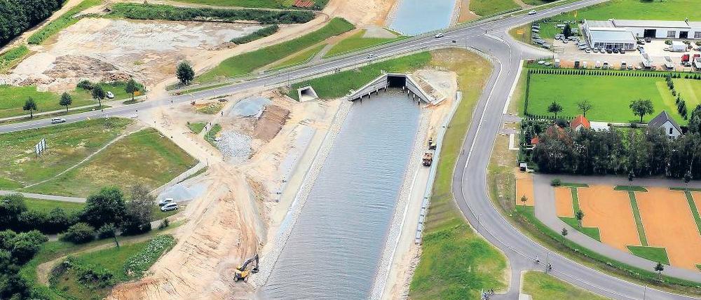 Ausgeufert. Statt 6,5 Millionen Euro wie ursprünglich geplant, hat der Sportboot-Kanal zwischen dem Senftenberger See und dem Geierswalder See 51 Millionen Euro gekostet. Künftig will Brandenburgs Landesregierung bei solchen Projekten genauer hinschauen.