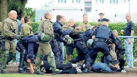 Angst vor Ausschreitungen. Situationen wie vor zwei Jahren, als der SVB 03 in Wittstock antrat und Hooligans in den Innenraum drangen, will der SV Victoria Seelow verhindern.