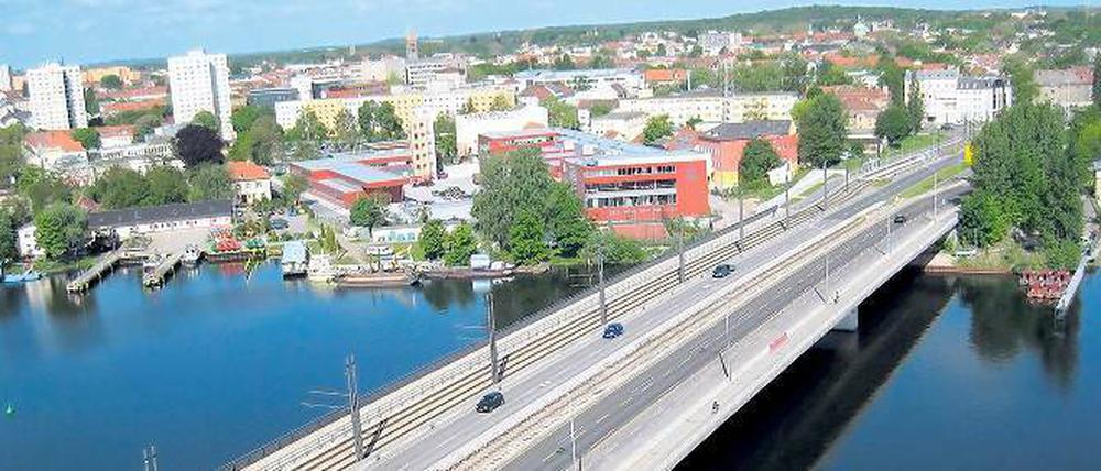 Teure Verkehrsanlage: Bis 2015 wird die Humboldtbrücken-Sanierung 55 Millionen Euro gekostet haben.