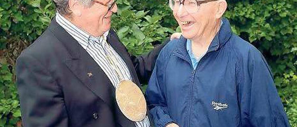 Freunde geworden. 40 Jahre nach seinem Olympiasieg lud der Potsdamer Peter Frenkel (l.) den israelischen Athleten und Attentats-Überlebenden Shaul Ladany ein.