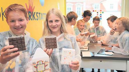 Selbstgemacht. Felix (12) und Antonia (12) in der Schoko-Werkstatt