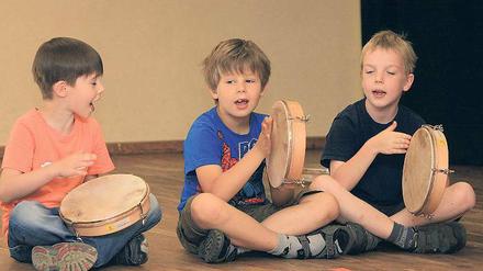 Tut gut: Elementarer Musikunterricht mit Orff’schen Instrumenten in der Flexklasse der Rosa-Luxemburg-Schule.