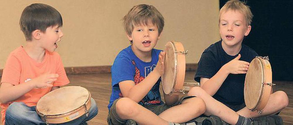 Tut gut: Elementarer Musikunterricht mit Orff’schen Instrumenten in der Flexklasse der Rosa-Luxemburg-Schule.