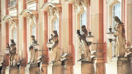 Rätselhaft. Am Freitag wird das Geheimnis der Statuen gelöst.