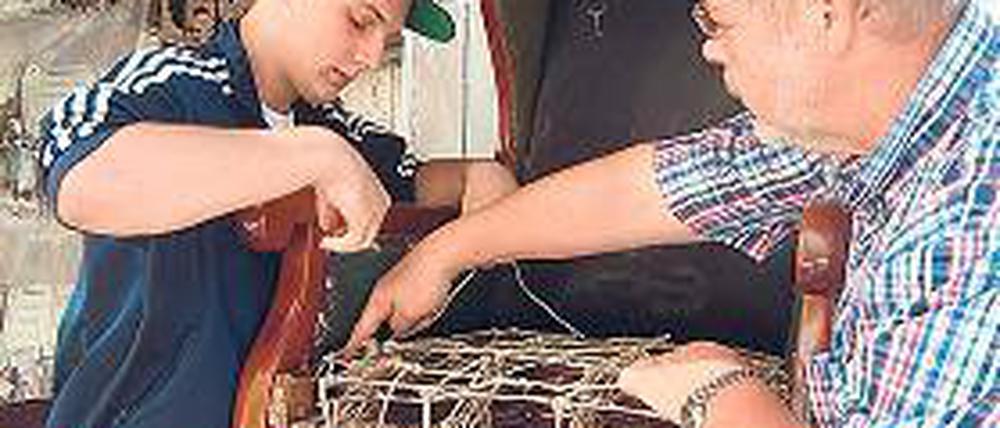 Komplizierte Verknüpfungen: Polsterhandwerk in Teltow.