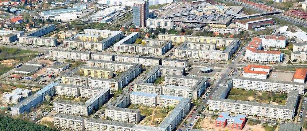 Drewitz von oben. In dem Stadtteil befinden sich viele der 17 000 Pro -Potsdam-Wohnungen. Für das kommunale Wohnungsbauunternehmen haben die Stadtverordneten jetzt eine Mietenbremse beschlossen. Dafür hatten sich vor allem SPD und Linke eingesetzt.
