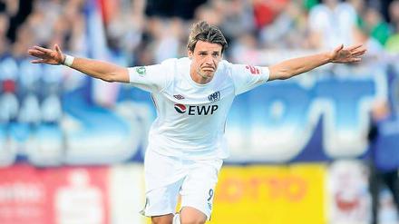 Beliebte Geste. Gegen seinen einstigen Verein Hallescher FC würde Babelsbergs Stürmer Markus Müller am Sonntag sehr gern einen Treffer erzielen.