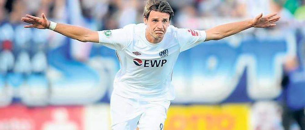 Beliebte Geste. Gegen seinen einstigen Verein Hallescher FC würde Babelsbergs Stürmer Markus Müller am Sonntag sehr gern einen Treffer erzielen.