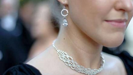 Ohrschmuck: Umstritten ist, ob dies bei Minderjährigen als Körperverletzung geahndet wird.