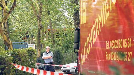 Geräumt. Die Entrümpler fuhren mit einem Lastwagen vor.