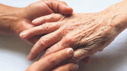 Helfende Hand. Beauftragte Betreuer kümmern sich um bedürftige Menschen. Fotografieren lassen wollen sich die meisten nicht – um das Vertrauensverhältnis nicht zu gefährden.