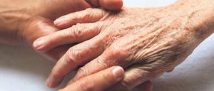 Helfende Hand. Beauftragte Betreuer kümmern sich um bedürftige Menschen. Fotografieren lassen wollen sich die meisten nicht – um das Vertrauensverhältnis nicht zu gefährden.