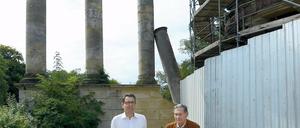 Vor den Ruinen des Ruinenberges: Dorgerloh mit Mäzen Elsner.