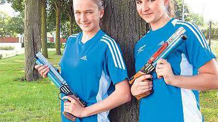 Gut gewappnet. Anna Matthes (l.) und Sophie Schulpig starten in Warschau.