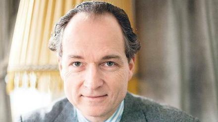 Nicht nur das Haar sitzt perfekt. Bernhard Roetzel, Fachmann in Sachen Mode.
