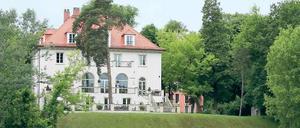 Vom Weg keine Spur. Viele Grundstücke am Griebnitzsee-Ufer sehen aus, als wäre dort niemals ein Weg verlaufen. Doch der Bebauungsplan sieht einen neuen Uferweg über die Privatgrundstücke vor. Zu DDR-Zeiten befanden sich am Griebnitzsee Grenzanlagen. Der frühere Kontrollweg wurde nach der Wende als erster Uferweg genutzt.