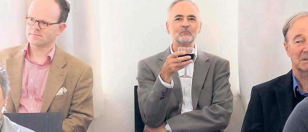 Wenn Dichter Dichtern lauschen. Die Schriftsteller Stefan aus dem Siepen (li.) und Silvio Huonda nicht auf der Bühne, sondern im Publikum bei „Brandenburg liest“ in der Villa Quandt.
