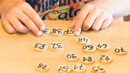 Zahlenspiele. Ob man ab 2013 Inklusionspädagogik an der Uni Potsdam studieren kann, ist eine Frage der Finanzierung.