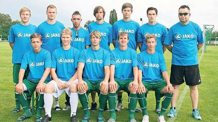 Werderaner Gruppenbild. Trainer Sven Thoß (r.) mit seinen Neuzugängen (hinten v. l.) Maximilian Leetz, Jan-Niklas Rauch, Alen Dervisevic, Rico Buczilowski, Lukas Kemmesies und Narczs Gawlik sowie (vorn v. l.) Dennis Knoblauch, Florian Schultz, Andreas Heyse, Tobias Lobeda und Jurek Brüggen.