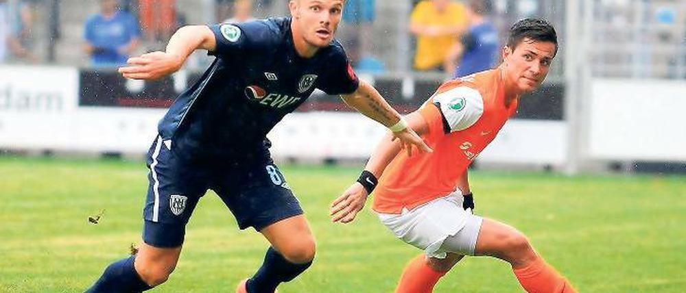 Motivierter Pechvogel. Nach seiner Verletzung und der Roten Karte will Christian Essig (links) – hier im Duell mit Darmstadts Danny Latza – gegen seinen ehemaligen Verein Heidenheim unbedingt punkten.