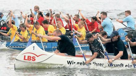 Wasserschlacht. Auch diesmal treten wieder zahlreiche Boote an.