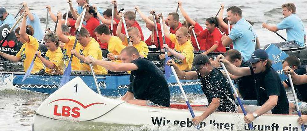 Wasserschlacht. Auch diesmal treten wieder zahlreiche Boote an.