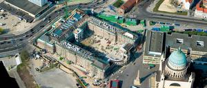 Unmut im Parlament. Erst in der vergangenen Woche war bekannt geworden, dass der Potsdamer Landtagsneubau auf dem Alten Markt aus Sicht des Baukonzerns BAM erst im Mai 2014 übergeben werden könne.