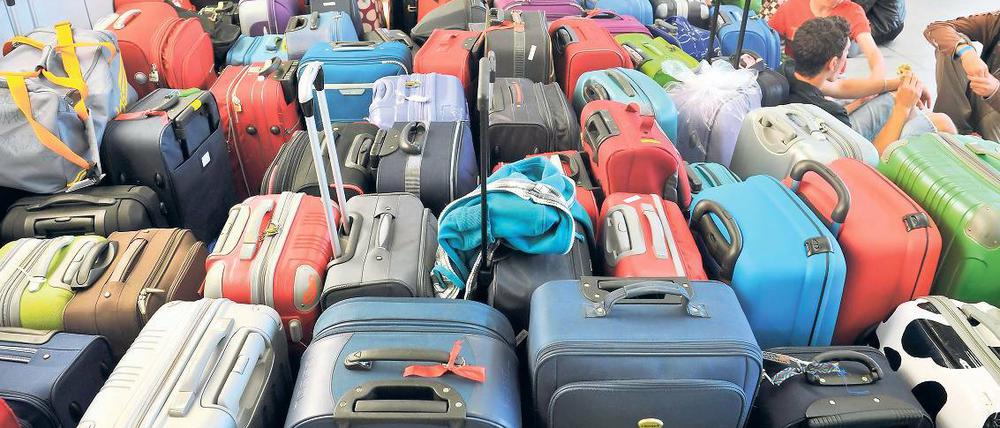 Überlastet. Tegel ist zwar ein Flughafen der kurzen Wege – aber nur für Passagiere, sagt Lufthansa-Sprecher Wolfgang Weber. Gepäck sei häufig sehr lange unterwegs.