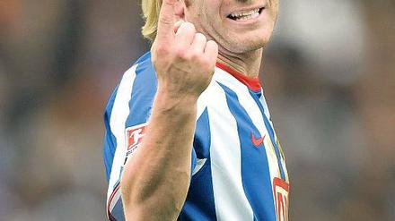 Ich bin ein Star, lasst mich hier rein. Der weltreisende Torjäger Andrej Woronin, auf diesem Archivbild noch im Hertha-Trikot, steht jetzt bei Herthas Relegationsbezwinger Düsseldorf in Dienst.