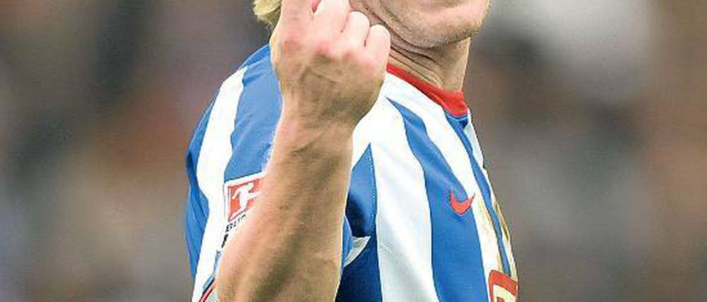 Ich bin ein Star, lasst mich hier rein. Der weltreisende Torjäger Andrej Woronin, auf diesem Archivbild noch im Hertha-Trikot, steht jetzt bei Herthas Relegationsbezwinger Düsseldorf in Dienst.