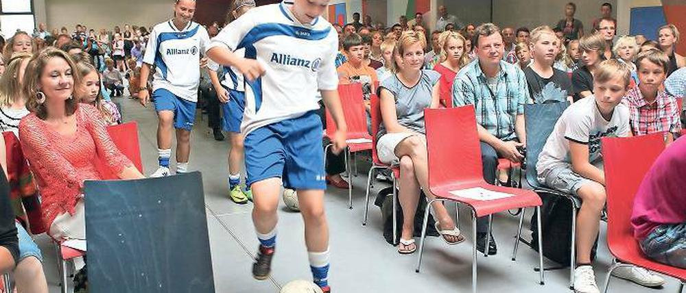 Sport frei! 125 neue Schüler wurden am Sonntag an der Sportschule „Friedrich Ludwig Jahn“ begrüßt. Sie kommen aus dem ganzen Bundesgebiet. In den vergangenen 60 Jahren räumten Sportschul-Absolventen insgesamt 124 Olympia-Medaillen ab.