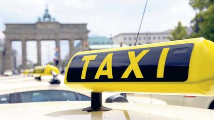 Entsetzen in der Taxibranche. Der Taxiverband Berlin-Brandenburg forderte nach der Tat in Kleinmachnow eine stärkere Videoüberwachung in den Fahrzeugen.