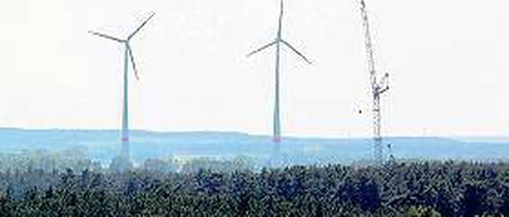 Mittelmärkische Skyline: Auch Windräder haben den Landkreis geprägt.