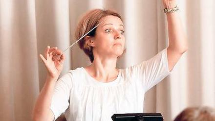 Konzentriert. Dirigentin Judith Kubitz bei der Orchesterprobe.