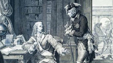 Geistiger Austausch. Friedrich II. von Preußen und Voltaire um 1800, dargestellt auf einem Kupferstich von P. C. Baquoi nach einem Bild von N. A. Monsiaux.
