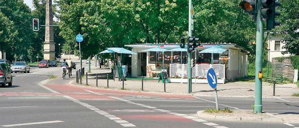 Die Tage der Pizzeria am Welterbe sind gezählt. Gegenwärtig laufen die Planungen für einen Neubau nach dem Vorbild der Villa Persius, die bis 1945 an der Schopenhauerstraße/ Ecke Hegelallee stand, auf Hochtouren. Anfang 2013 könnte Baustart sein.