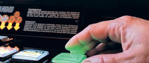 Hohes Suchtpotenzial: Der Eintritt in Spielhallen ist frei, die Geräte sind bunt und schrill und versprechen einen Ausbruch aus dem Alltag.
