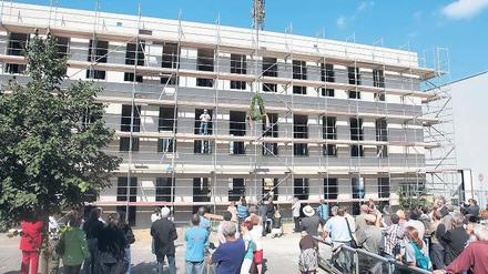 „Infrastruktur für kluge Köpfe.“ Richtfest für den 21-Millionen-Neubau.