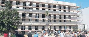 „Infrastruktur für kluge Köpfe.“ Richtfest für den 21-Millionen-Neubau.