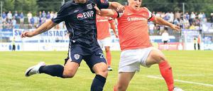 Wieder bei Babelsberg 03 und treffsicher dazu. Süleyman Koc (links), hier im Zweikampf mit Darmstadts Michael Stegmayer, sicherte mit seinem Tor zum 2:0 endgültig die ersten drei Punkte für den SVB in der neuen Drittliga-Saison.
